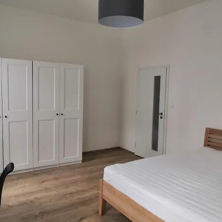 Znojmo Apartmany شقة