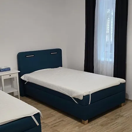 Znojmo Apartmany شقة